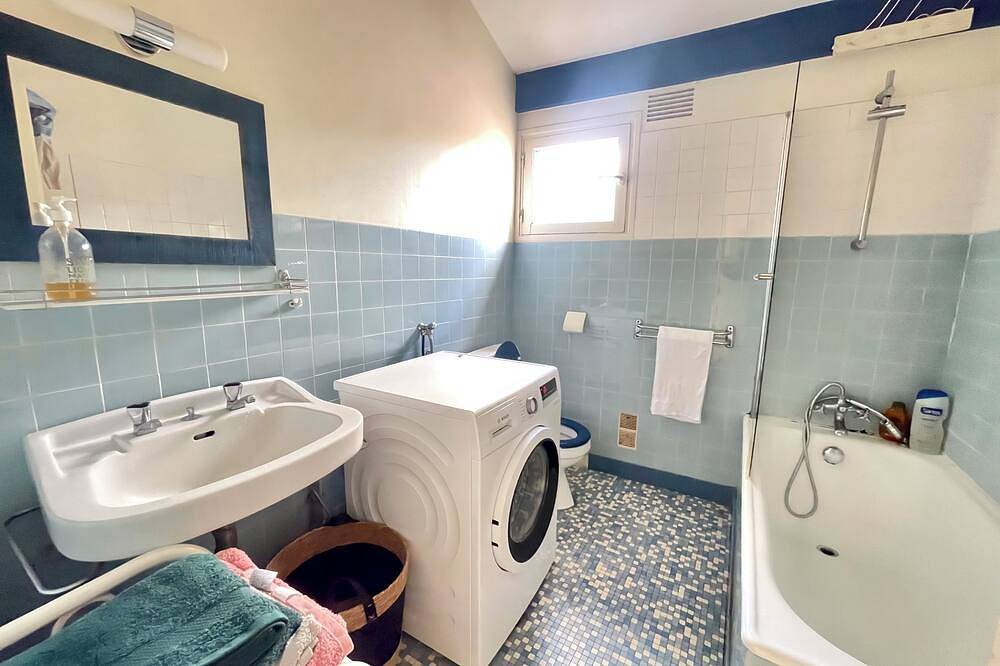 Waterfront house, sleeps 8 in Bono, Côte des Mégalithes