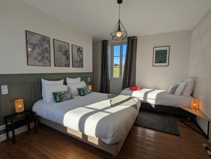 Location de vacances pour 2 personnes, avec piscine et jardin ainsi que vue et terrasse à Saint-Saturnin (Charente) - 3