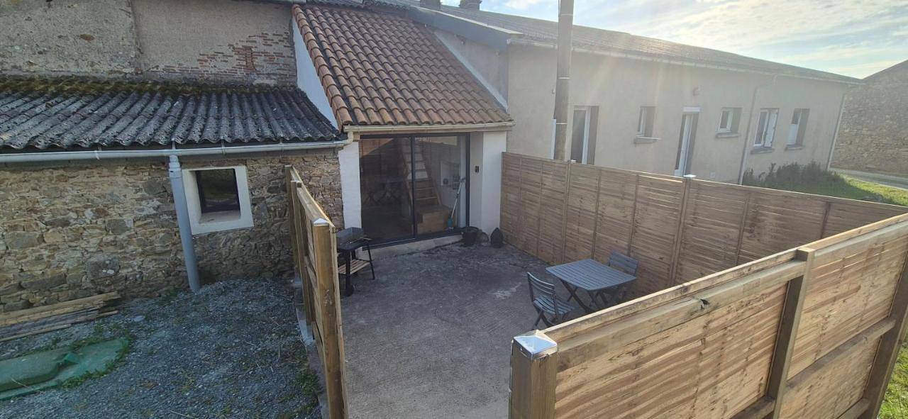 Appartement entier, One-Bedroom Apartment in Maulévrier, Région de Cholet