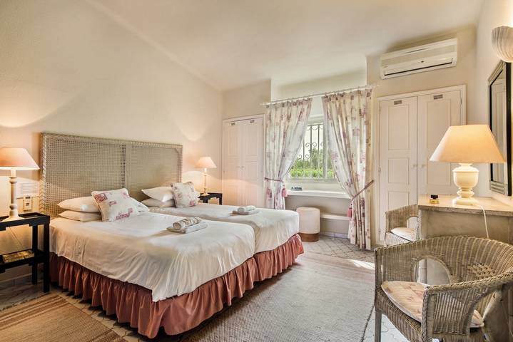 Villa 'Mng Elliott31' mit privatem Pool, WLAN und Klimaanlage in Vale do Lobo, Almancil
