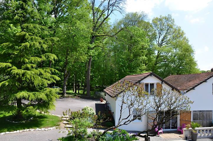 Gîte pour 10 personnes, avec piscine et terrasse ainsi que sauna et jardin en Bourgogne-Franche-Comté - 2
