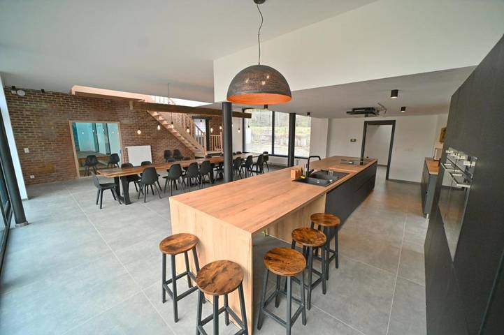 Location de vacances pour 21 personnes, avec sauna et piscine ainsi que jardin et vue dans Baillonville - 4