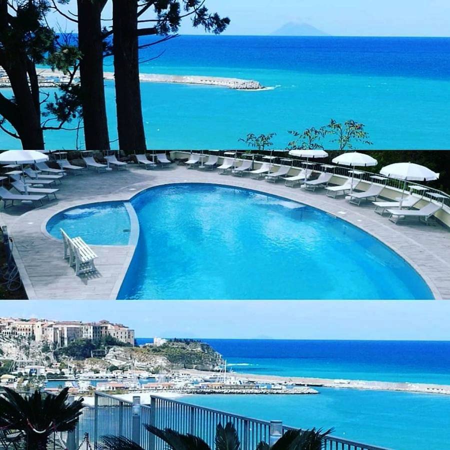 Quadruple Room with Pool View in Spiaggia Vardanello, Parghelia