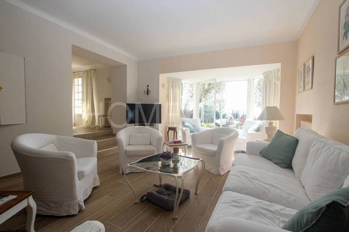 Ganze Ferienwohnung, 6 room villa of 220m² with swimming pool and gorgeous olive trees parc in Mouans-Sartoux, Mittelmeerküste (Frankreich)