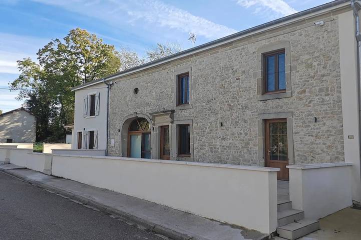 Location de vacances pour 8 personnes, avec jardin et sauna dans Ainvelle