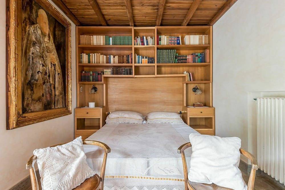 Gemütliche Wohnung in einem Ferienhaus mit  W-Lan, privatem Pool, Klimaanlage, Tv und Innenhof in Rocca di Papa, Parco Regionale dei Castelli Romani