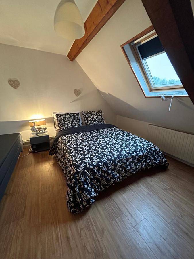 Gîte pour 13 personnes, avec terrasse dans Cappelle-Brouck