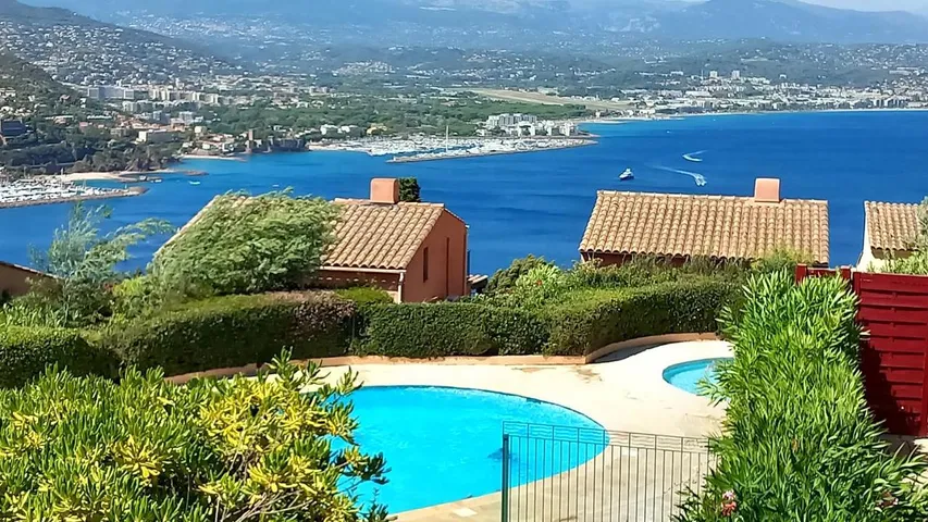 Holiday home for 6 people, with view and terrace as well as pool - 1