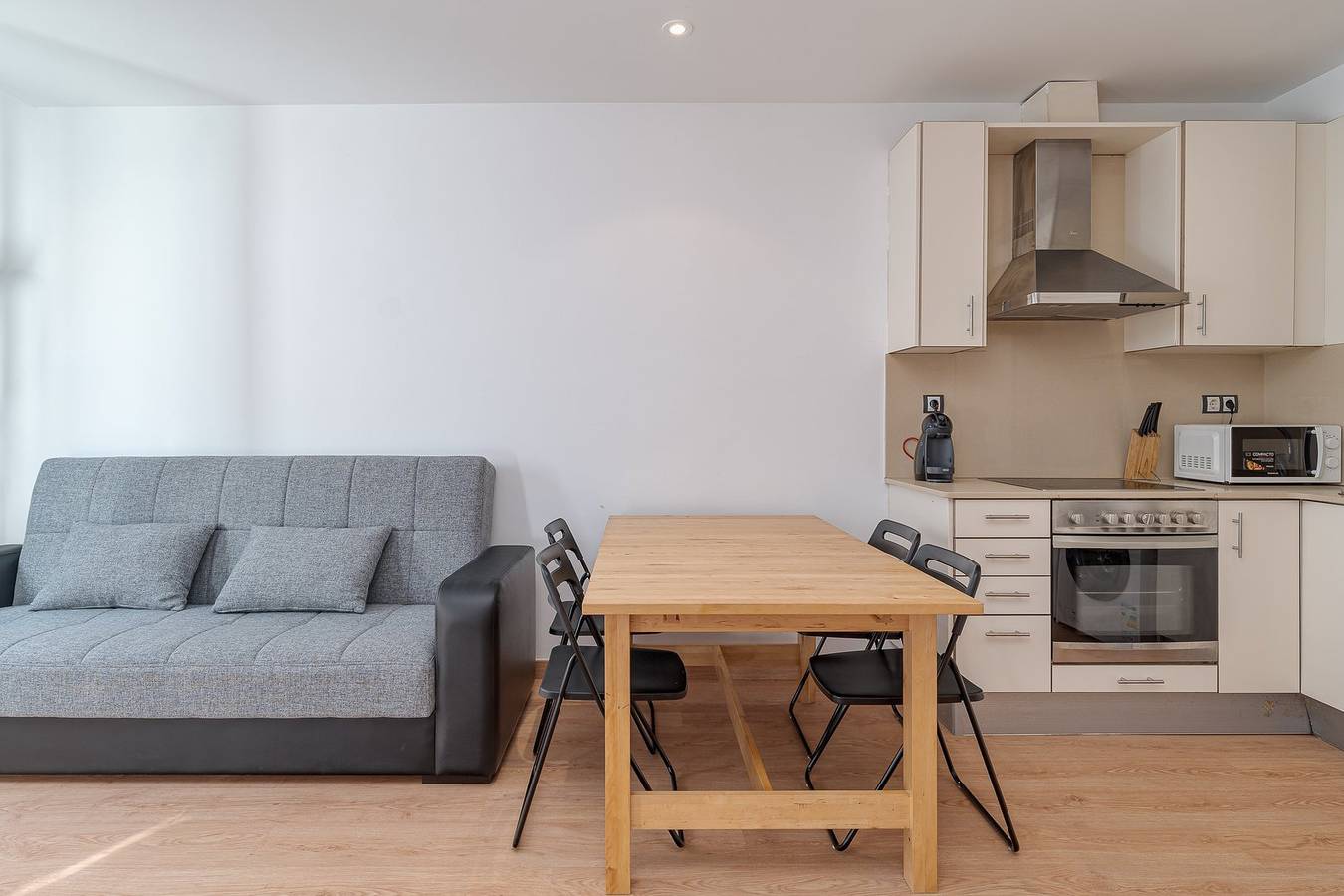 Entire apartment, Guestready - Bright home near Montjuïc in Barcelona Centre, Barcelona