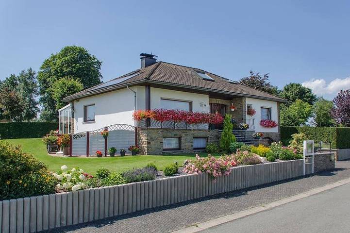 Ferienwohnung für 4 Personen, mit Balkon/Terrasse und Terrasse sowie Garten