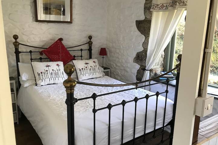 Ce petit bijou est niché dans une vallée paisible entre St Ives et Penzance in Cornouailles
