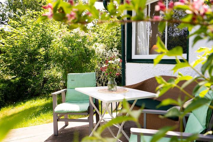 Chalet für 2 Personen, mit Terrasse und Garten sowie Seeblick und Ausblick in Scharbeutz