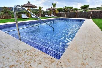Cottage für 8 Personen, mit Whirlpool und Garten sowie Pool an der Costa Brava