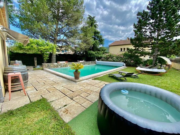 Location de vacances pour 6 personnes, avec jacuzzi ainsi que piscine et jardin à Alba-la-Romaine - 4