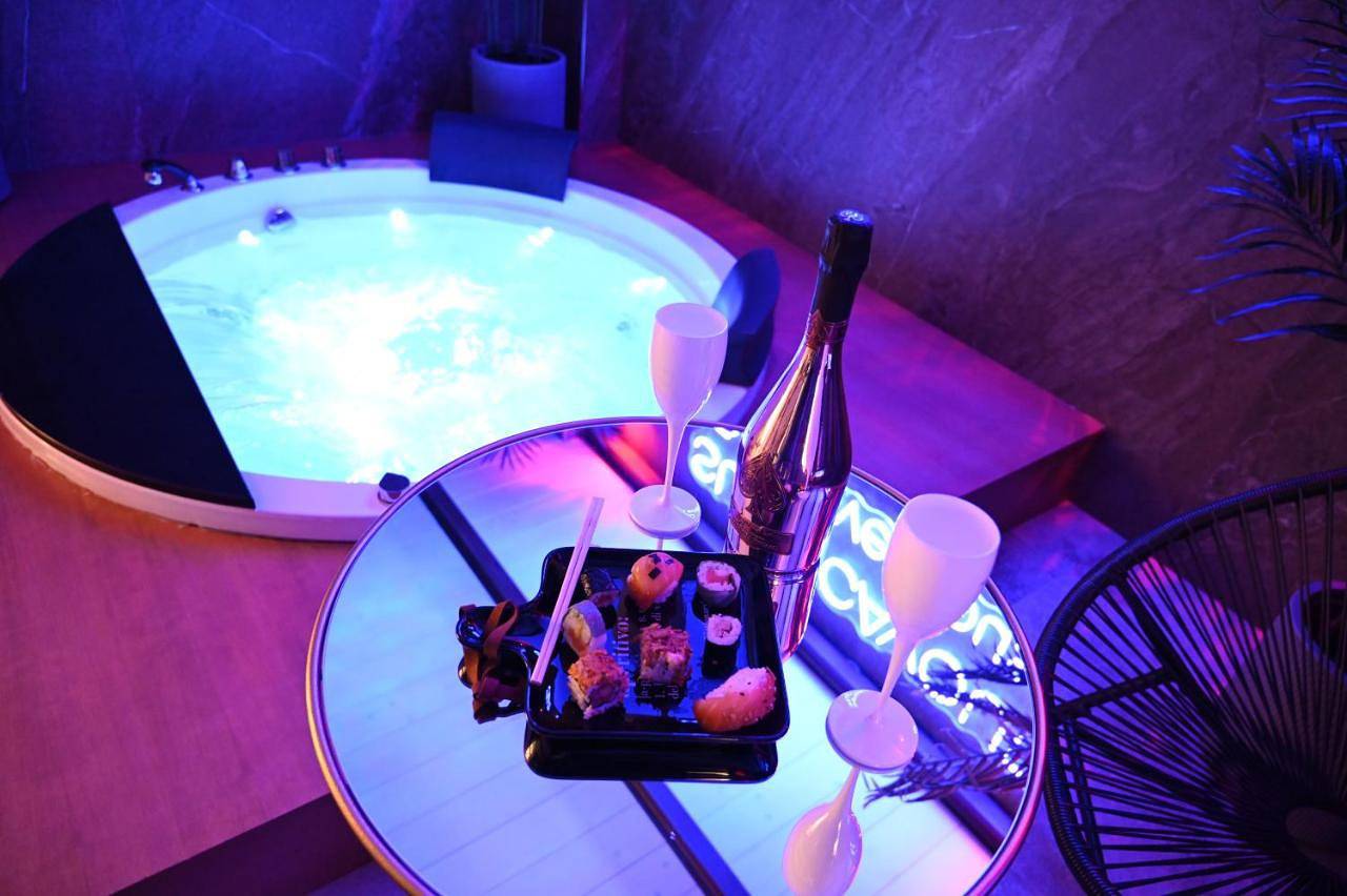 Suite Cavour Exclusive House Private Luxury Spa - In The Historical Center in Brindisi, Salento