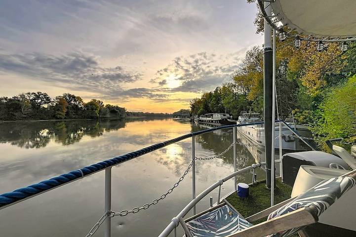 Péniche pour 2 personnes, avec Terrasse et Jardin à Avignon