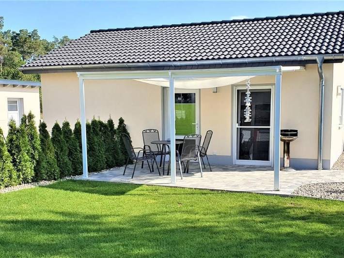 Ferienhaus für 4 Personen, mit Terrasse und Garten sowie Seeblick in Lelkendorf
