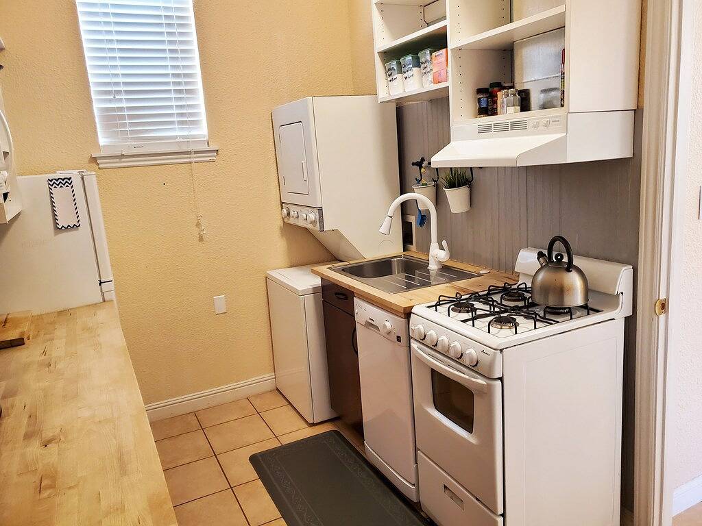 Gorgeous private suite in ranch home with full kitchen/laundry and Jacuzzi tub! in Hurricane, Zion Nationalpark