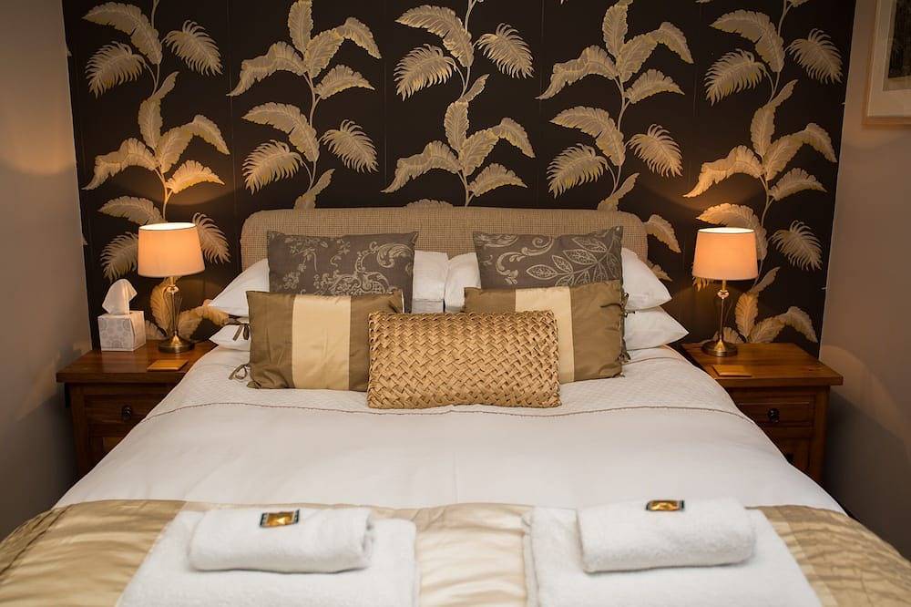 Entire apartment, Tyan - luxury pet friendly cottage with stunning views in Lake District