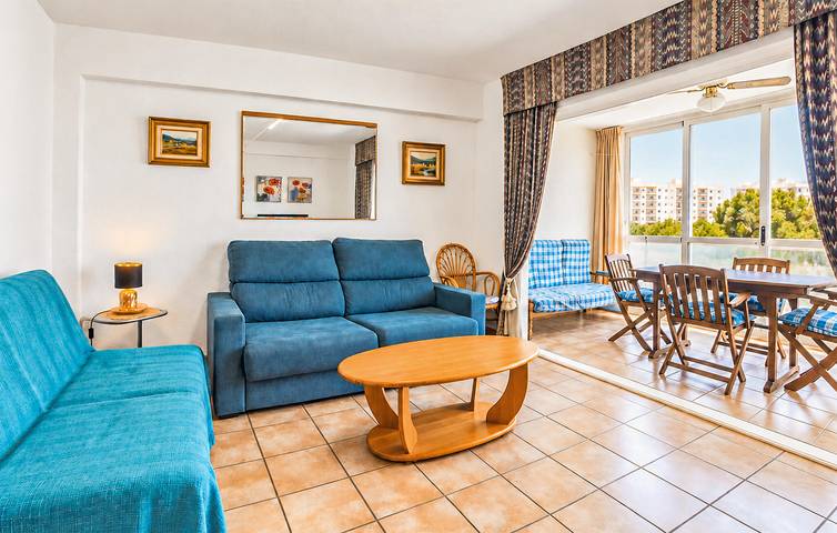 Apartamento vacacional entero, Apartamento con vistas a la montaña, piscina, terraza y playa cerca in Benicasim, Costa del Azahar