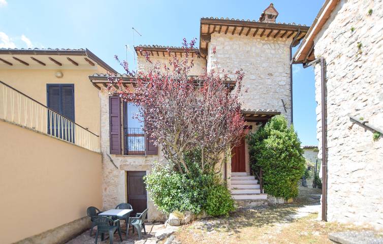 Charmante 230 m² große Wohnung mit Pool, Garten und Parkplatz in Sellano, Perugia Provinz