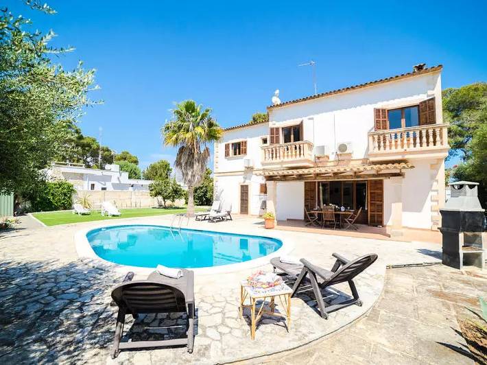 Ferienhaus für 8 Personen, mit Balkon und Terrasse sowie Garten und Pool in Porto Cristo
