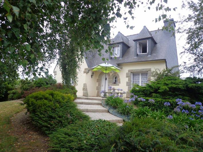 Gîte pour 8 personnes, avec Terrasse et Jardin à Yvias