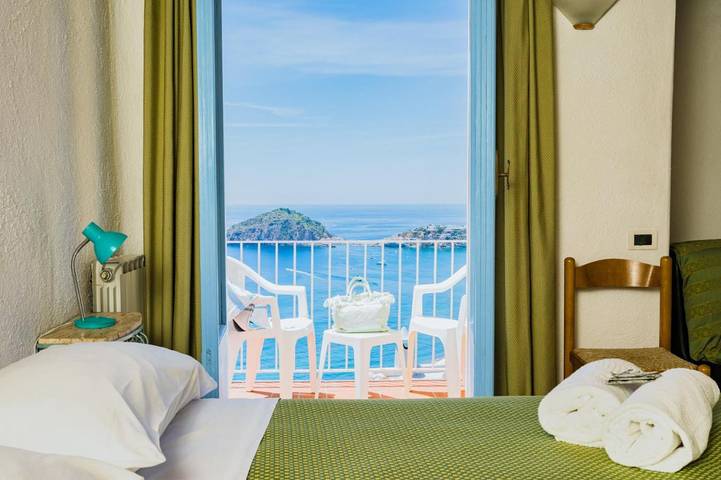 Appartamento per 2 persone, con Balcone e Terrazza nonché Giardino e Panorama a Barano d'Ischia
