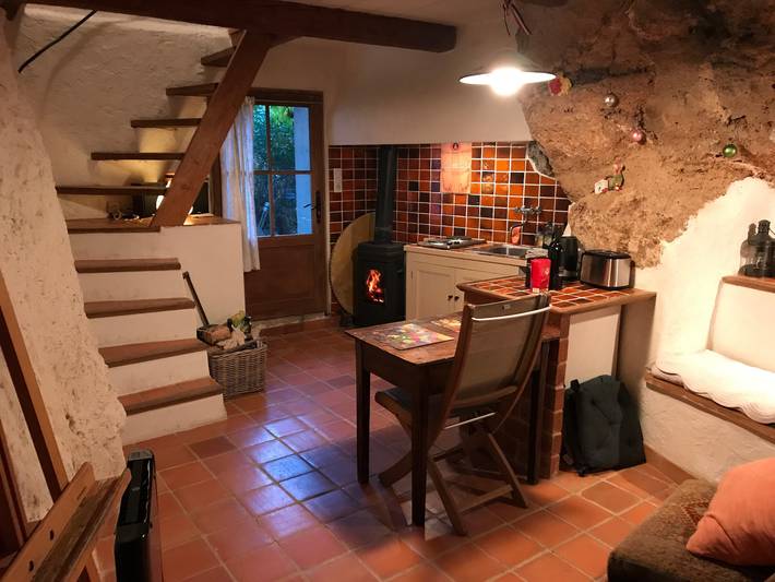 Atelier Du Rocher, piccola casa troglodita in Cotignac, Brignoles e dintorni