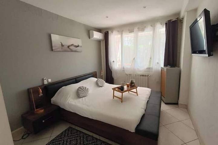 Ganze Wohnung, 50m2 in ruhiger zentraler Lage, nahe Meer und Markt in Saint-Aygulf, Frejus