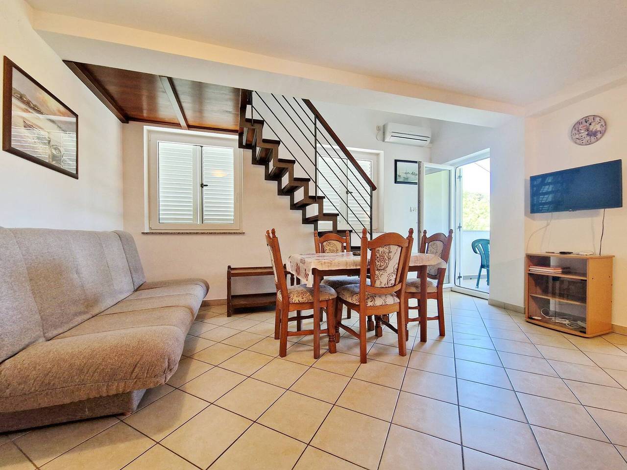 Entire apartment, Aapartment Zoric - with Balcony, 400m from the Beach in Baska, Krk