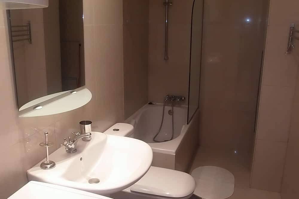 Ganze Wohnung, Schöne Wohnung in einem fantastischen Gebäude am Meer, mit 4 Pools,eine Bar,Wifi in Playa Paraíso, Adeje