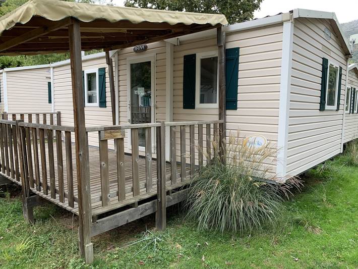 Bungalow pour 5 personnes, avec piscine ainsi que jardin et terrasse