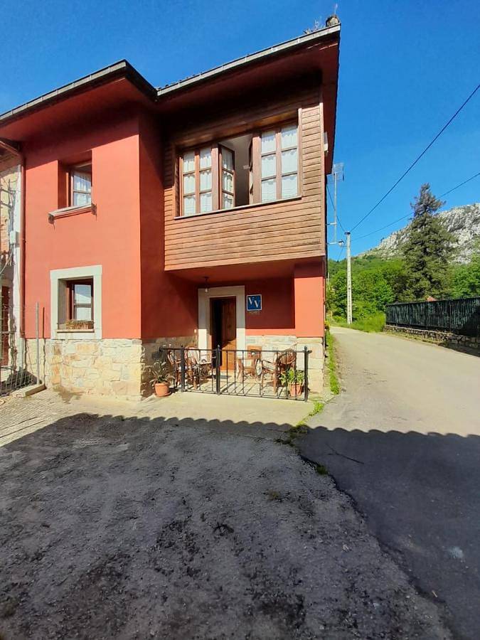 Casa rural para 10 personas, con Balcón además de Terraza y Vistas en Poo de Cabrales