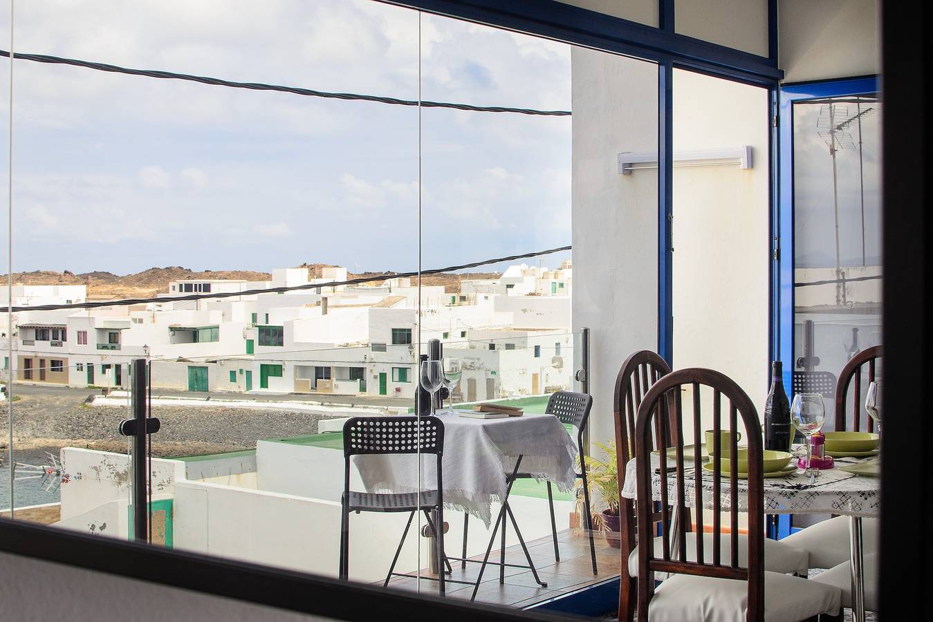 Propiedad vacacional con Wi-Fi, balcón y vistas privilegiadas in Caleta de Caballo, Teguise