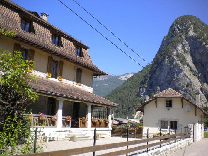 Maison d’hôte pour 4 personnes, avec Balcon et Terrasse ainsi que Jardin et Vue à Thônes