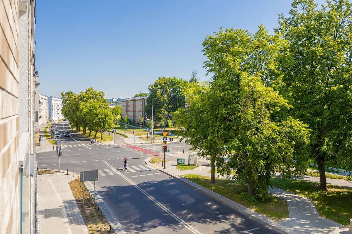 Ganze Wohnung, Stylish Apartment with Balcony | Parking and Workspace in Bielany, Warschau