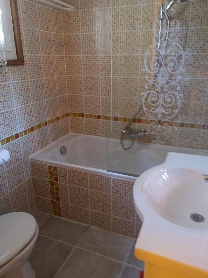 Chambre d’hôte pour 2 personnes, avec jardin ainsi que terrasse et piscine à Aramon - 4