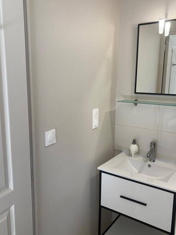 Appartement entier, One-Bedroom Apartment in Solesmes, Département Nord