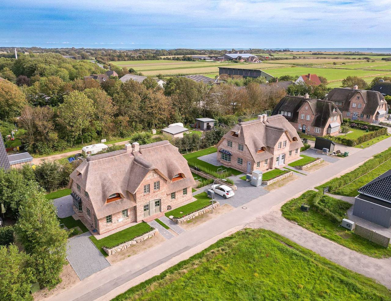 Ferienhaushälfte Reetruhe mit Garten und moderner Ausstattung in Borgsum in Borgsum, Föhr