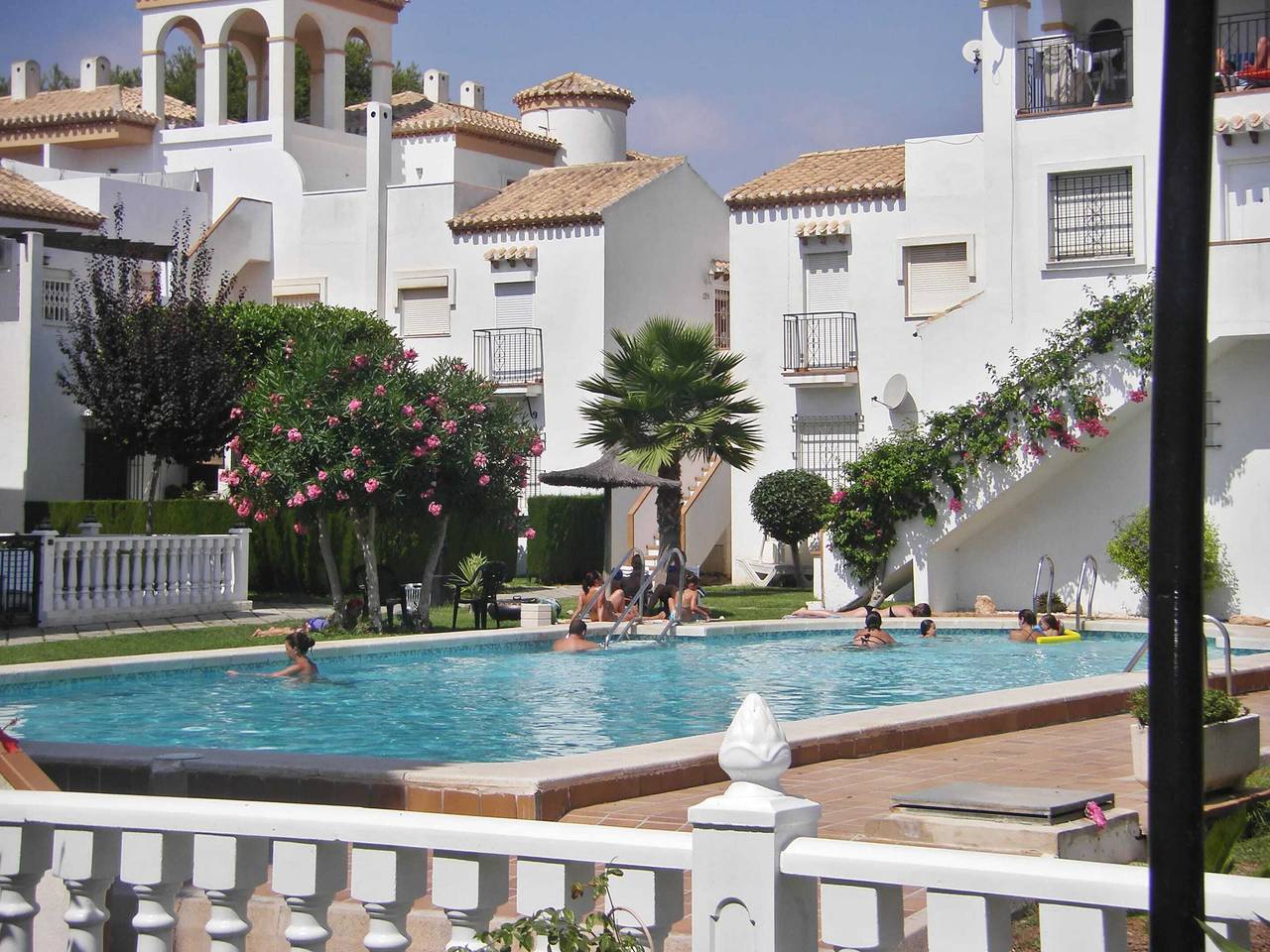 Hel leilighet, Romslig leilighet i Playa Flamenca med felles svømmebasseng in Playa Flamenca, Orihuela