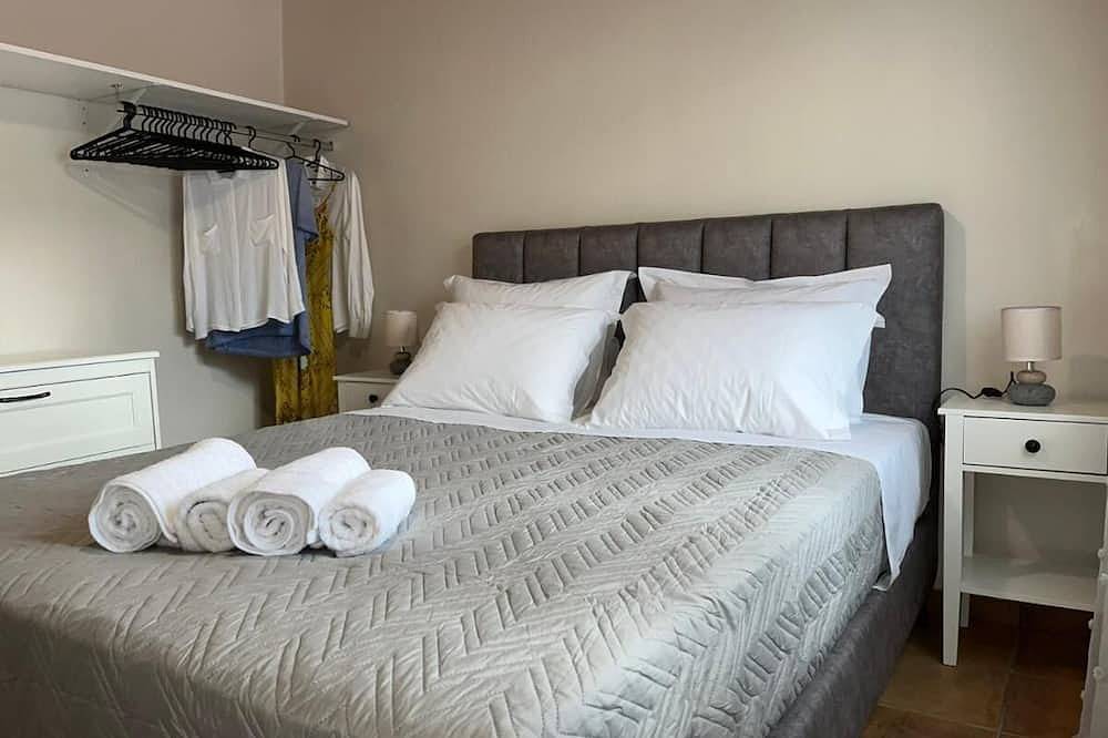 Ganze Wohnung, Dieses moderne und stilvolle Apartment befindet sich im Zentrum von Raches. in Ikaria