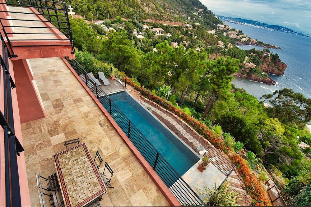 Villa Terres Rouges - Villa exceptionnelle, piscine chauffée, vue mer, à côté du Palais in Théoule-sur-Mer, Massif de l'Esterel