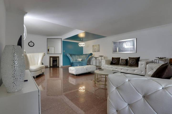 Holiday rental for 10 people, with hot tub and garden in London