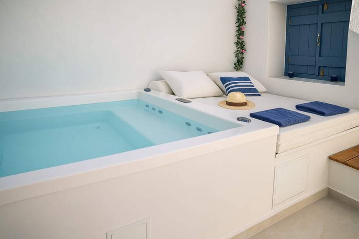 Holiday rental for 4 people, with hot tub and garden, child-friendly in Hersonissos