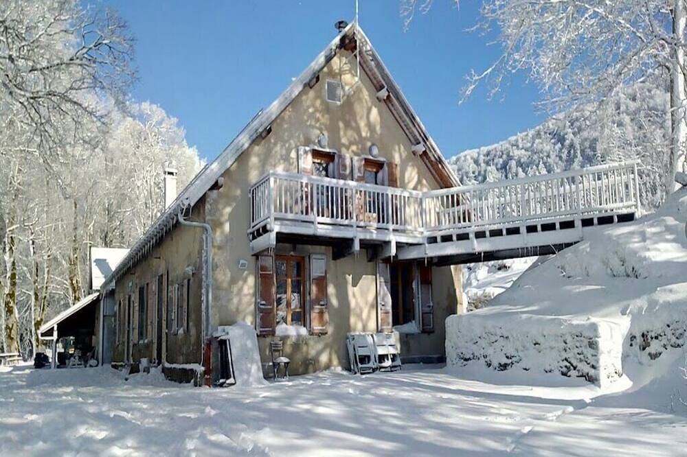 Chalet D'arvière en Pleine Nature in Lochieu, Belley