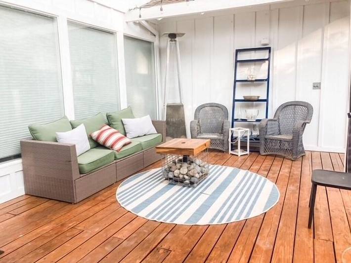 Vacation rental for 6 people, with balcony and hot tub as well as yard in Sonoma County