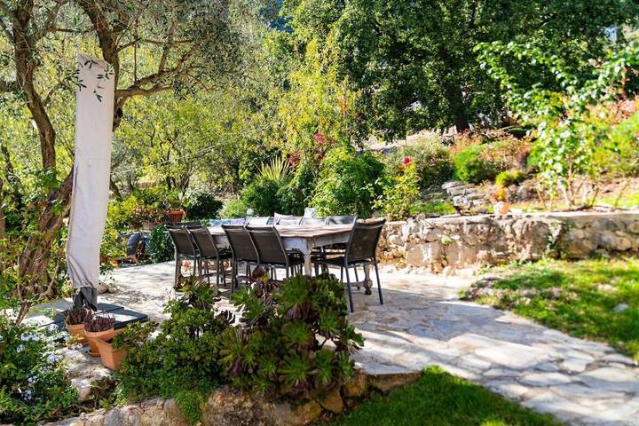 Location de vacances pour 12 personnes, avec piscine et vue ainsi que terrasse et sauna à Châteauneuf-Villevieille - 2