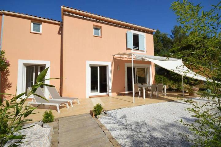 Villa pour 6 personnes, avec jardin et vue ainsi que piscine et terrasse à Cannes