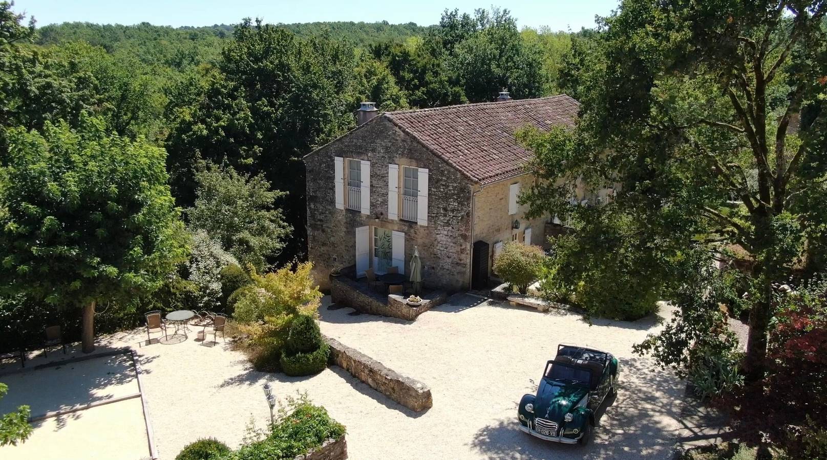 Gîte « La Gariotte » avec piscine et jacuzzi partagés. in Montcabrier, Lot
